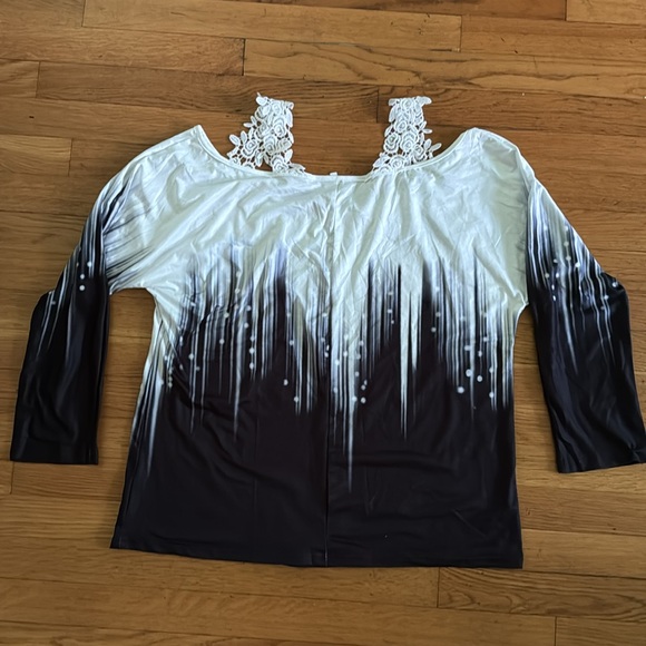 Summer Top with Lace Shoulders - XL - Picture 4 of 8